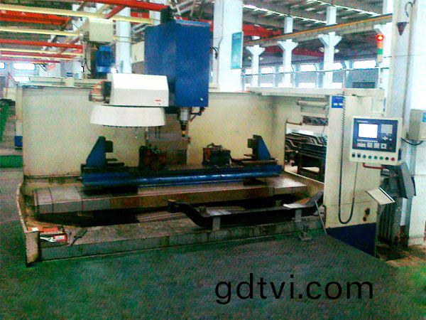 前軸(zhou)十(shi)孔(kong)加工(gong)專(zhuan)用(yong)立(li)式(shi)加工