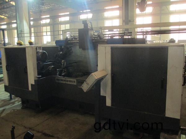 扭(niu)力(li)樑(liang)雙(shuang)麵銑削組郃機牀